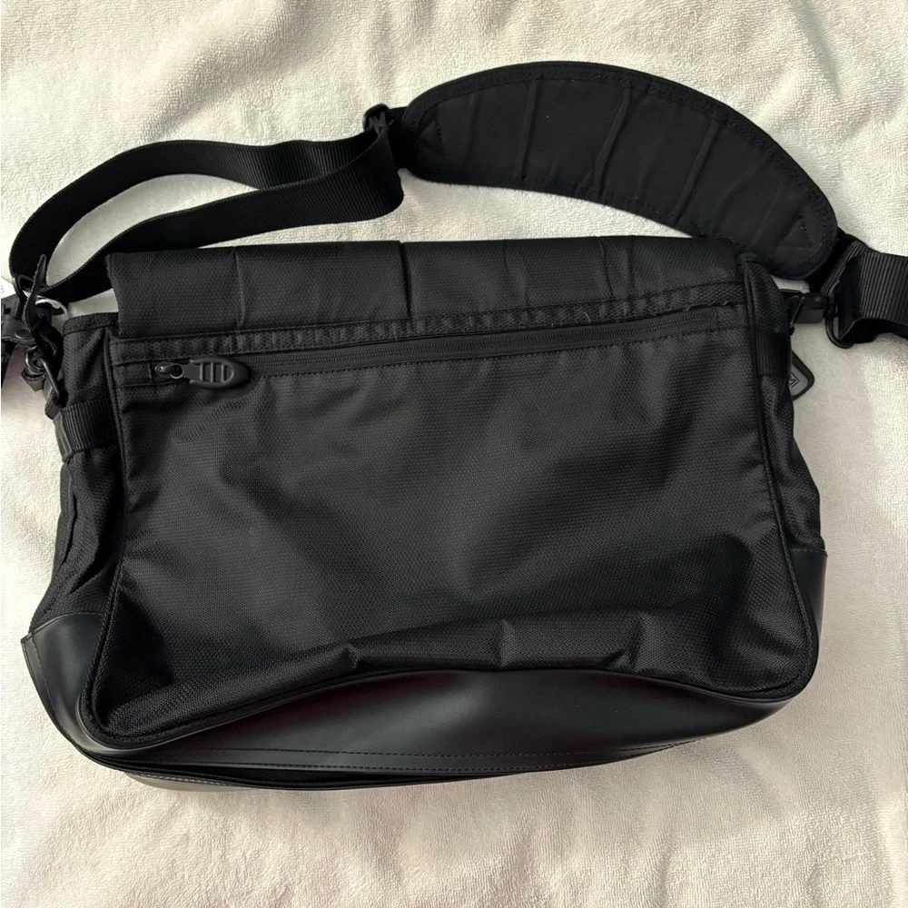 Tumi Black Messenger Bag Ex Cond